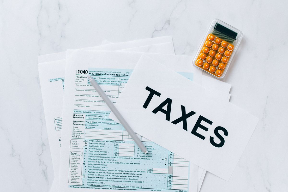 Remote Work Taxes in the US: Contractor vs W-2 Employee